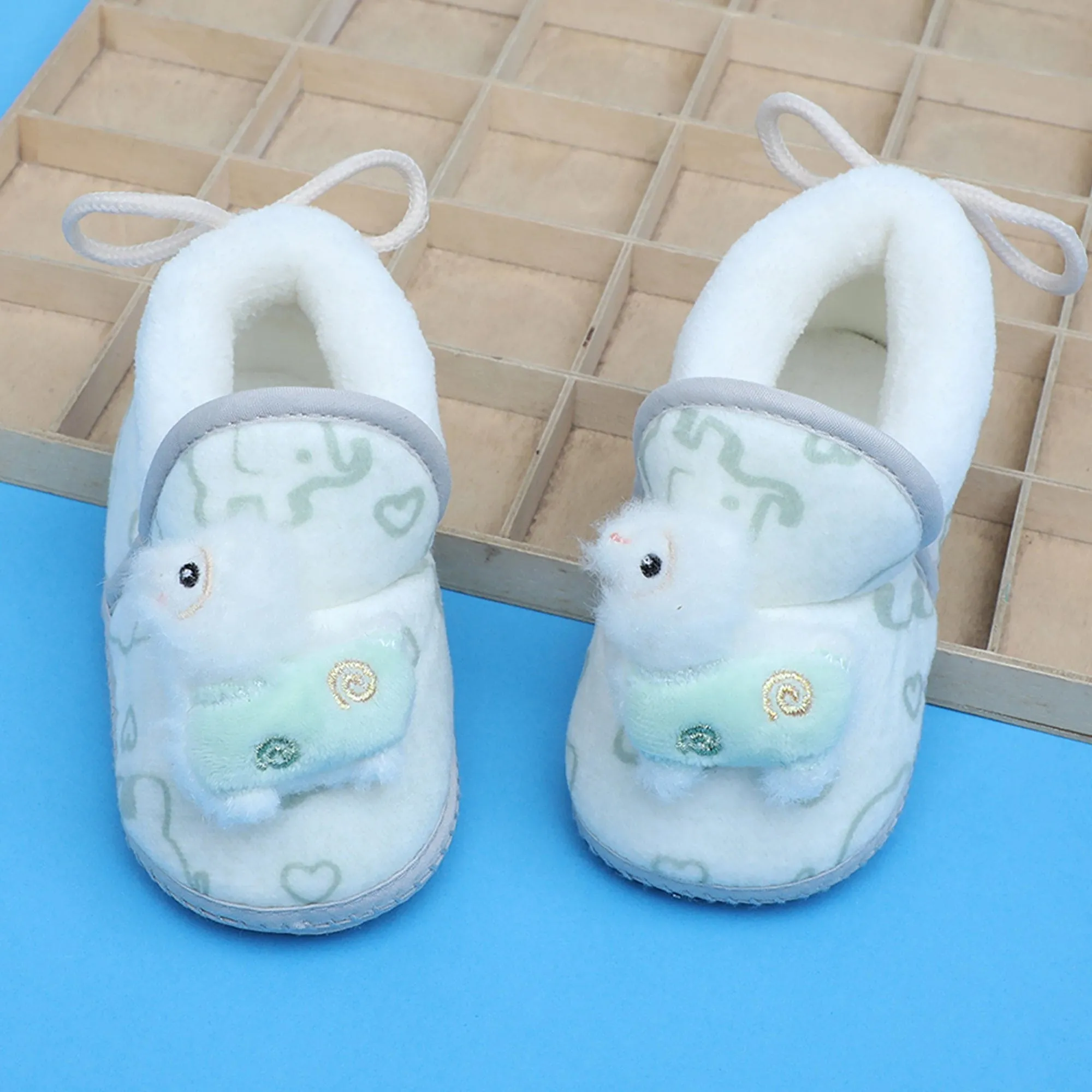 Baby Moo 3D Llama Elephant Prints Soft Slip-On Anti-Skid Plush Warm Booties - Green