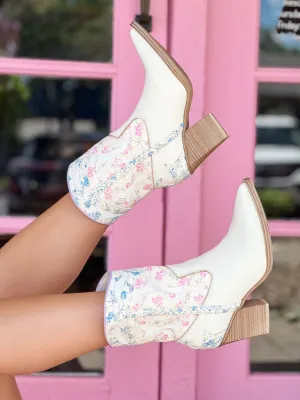 Wenda White Floral Booties [MIA]